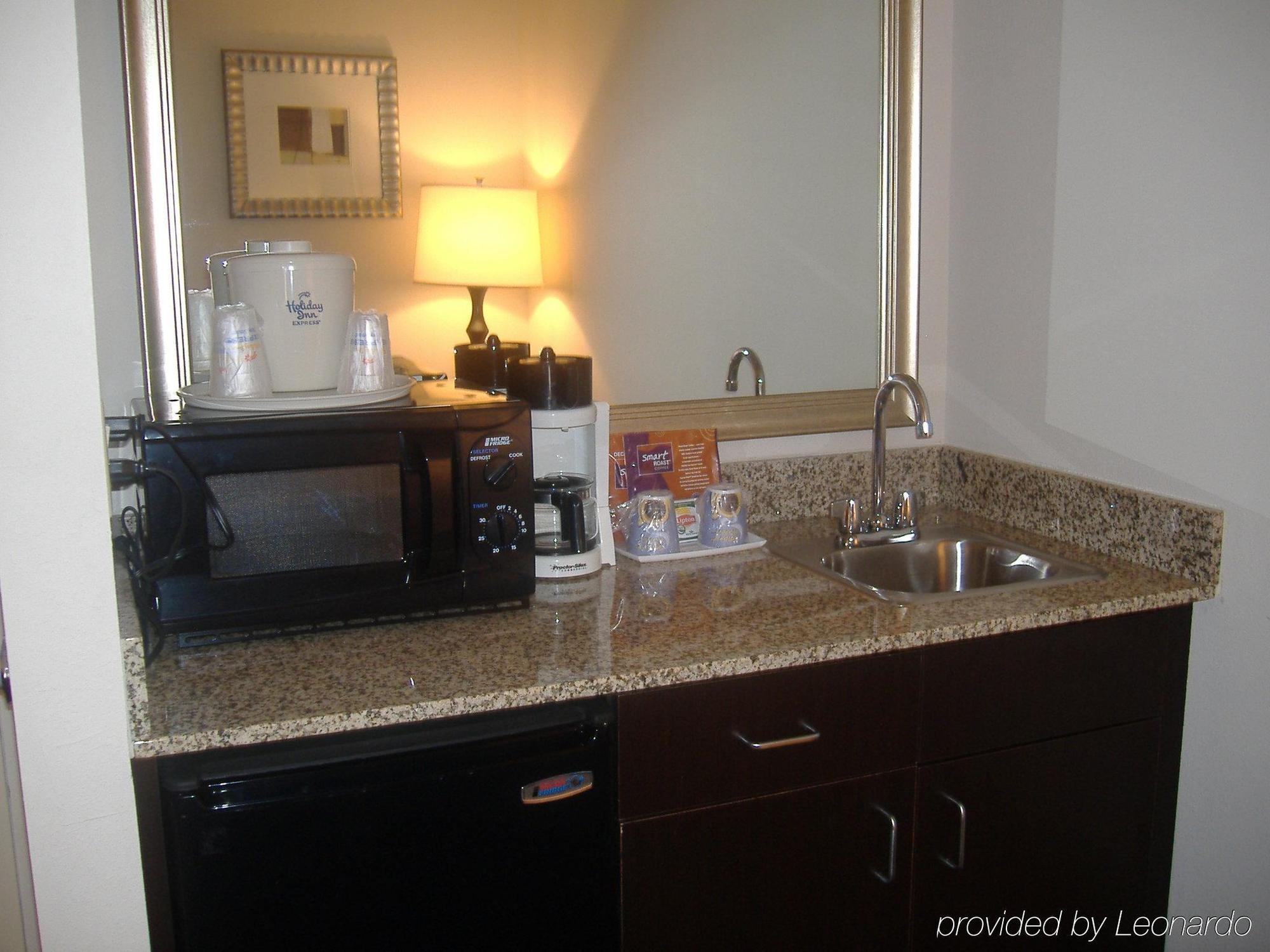Express & East-miami By Ihg Hotel