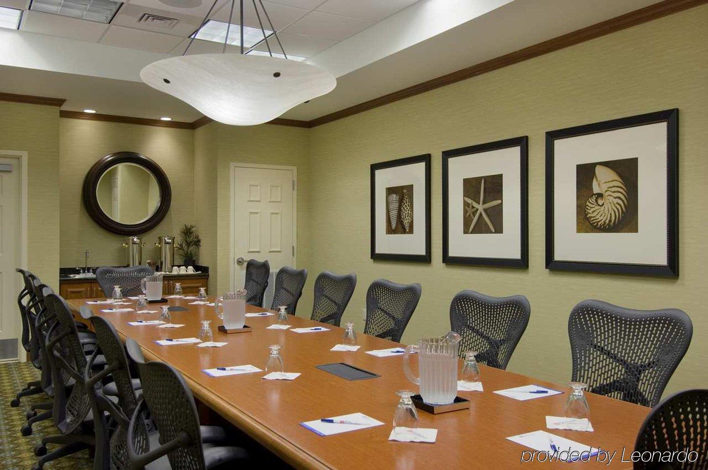 Hotel Hilton Garden Town Center 3*