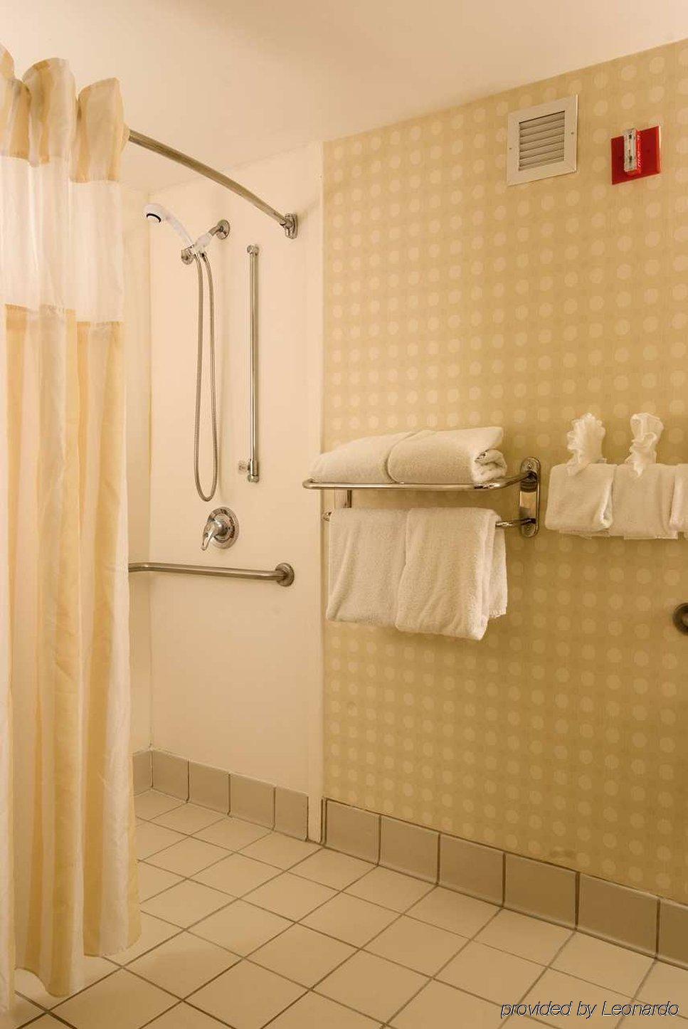 Hilton Garden Airport Hotel 3*