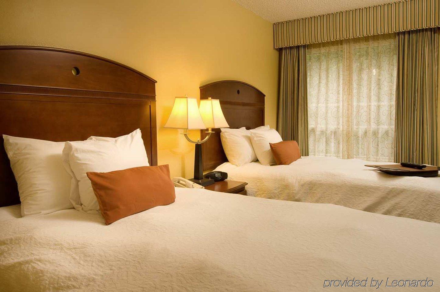 Hampton & Lauderdale Airport 3*