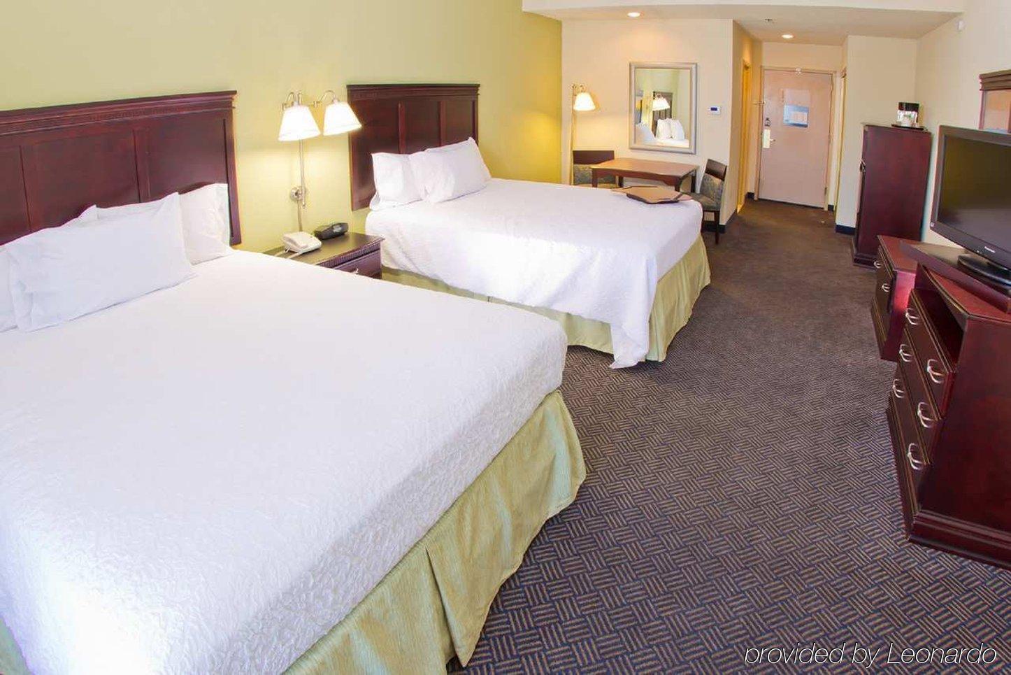 Hampton Pensacola 3*