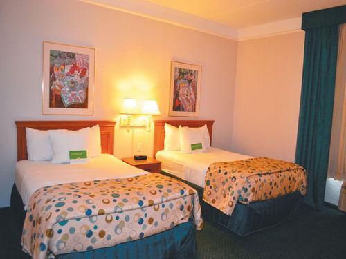Hotel La Quinta By Wyndham West 3*