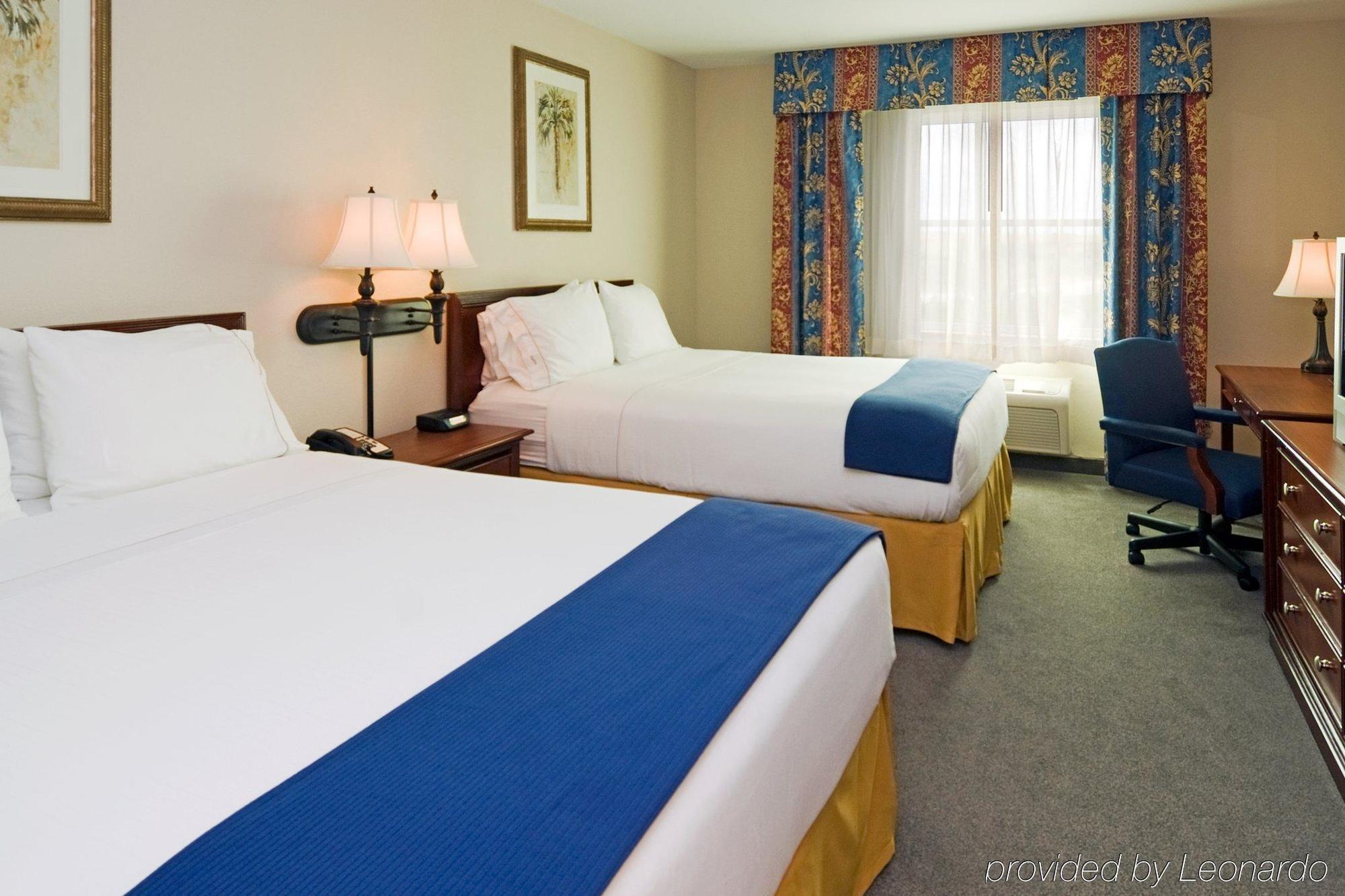 Express & Miami By Ihg Hotel