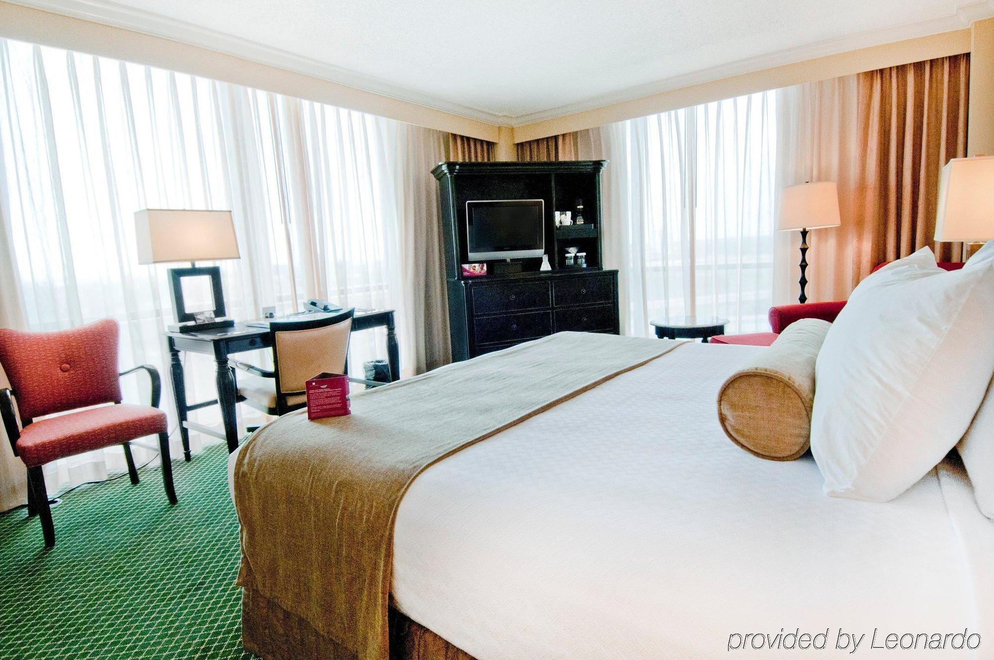 Crowne Plaza Grand Hotel 4*