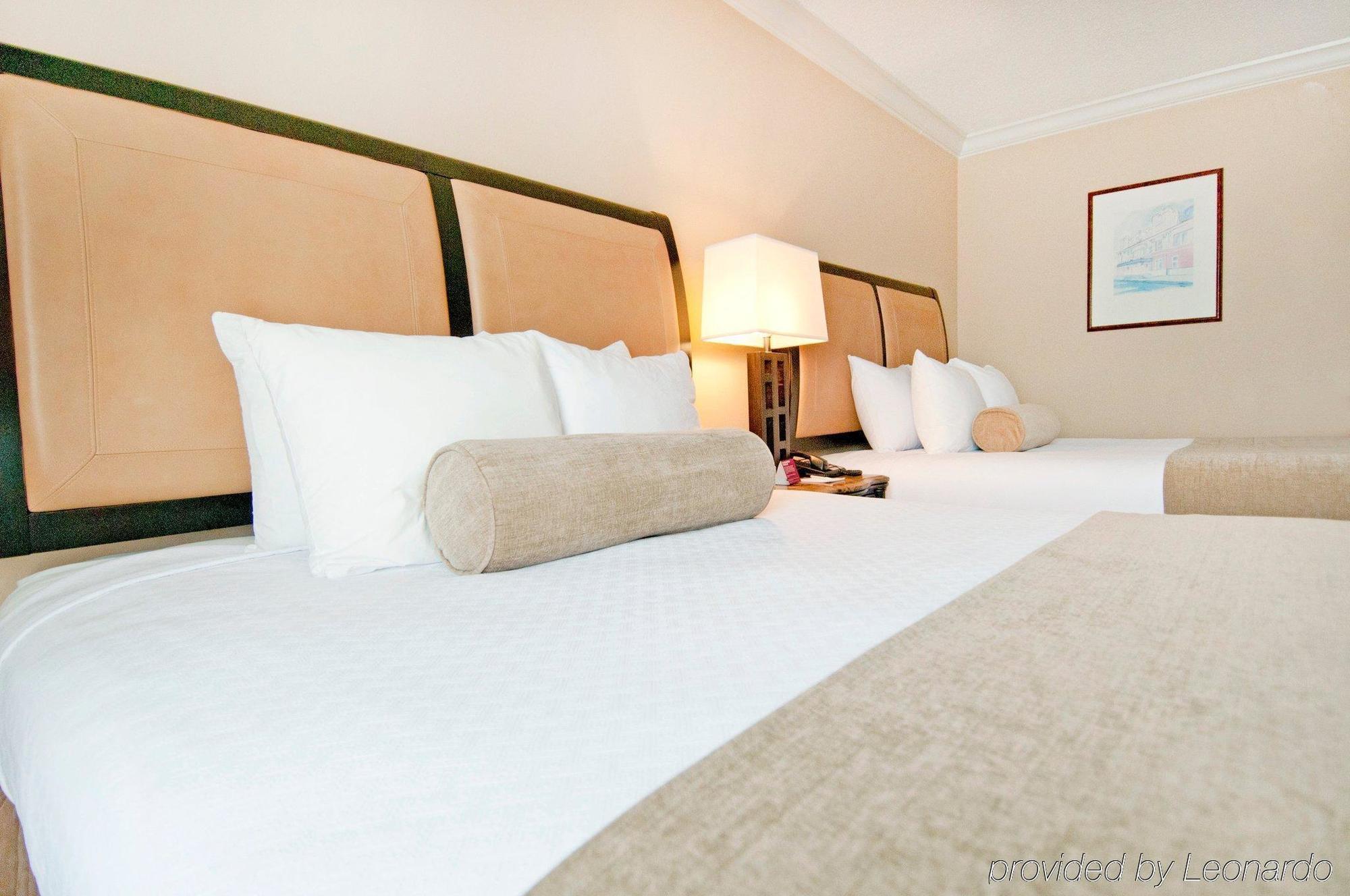 Crowne Plaza Grand Pensacola