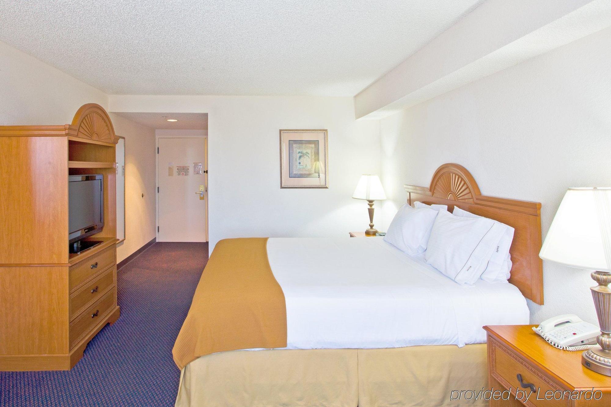 Express & Bonita Springs/naples By Ihg 3*