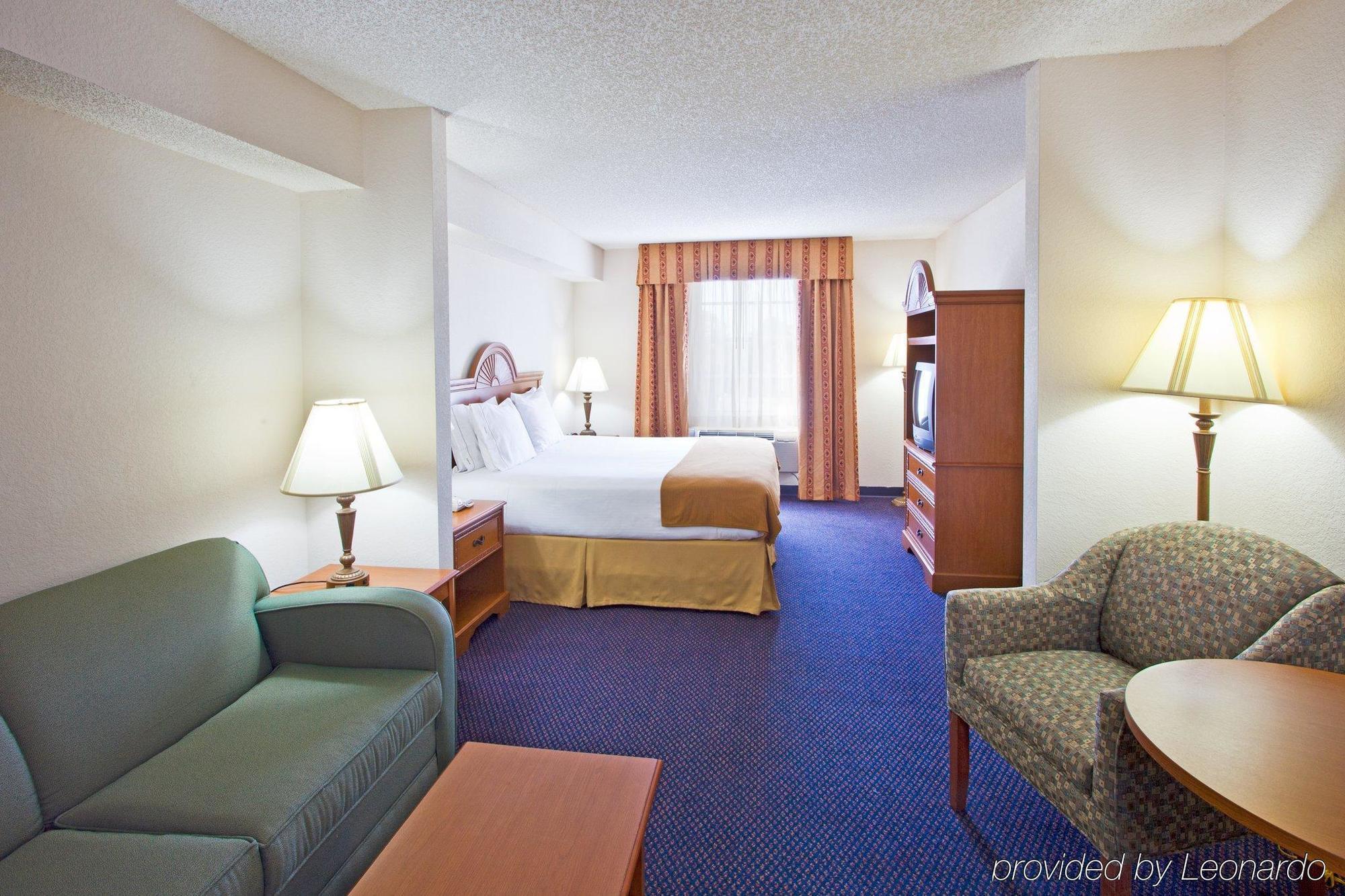 Express & Bonita Springs/naples By Ihg Hotel 3*