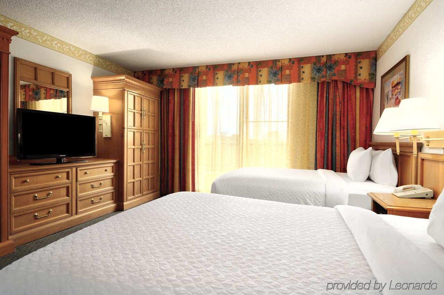 Hotel Embassy By Hilton Baymeadows 3*