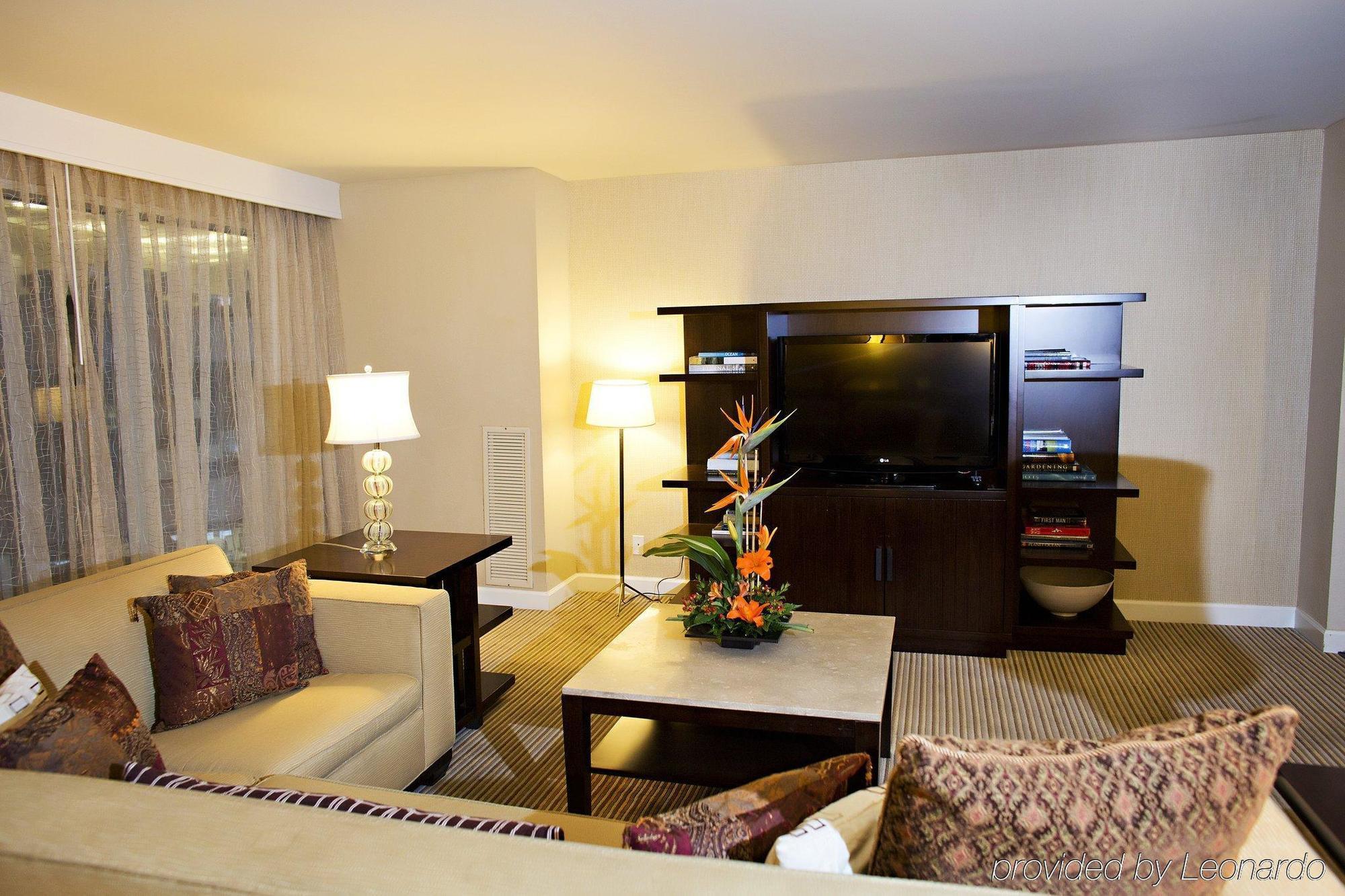 Hotel The Westshore Grand, A Tribute Portfolio Hotel,