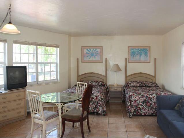 And Town Motel