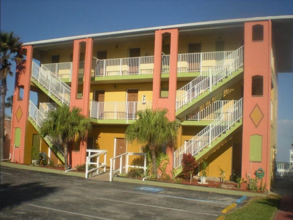 Motel Beach House