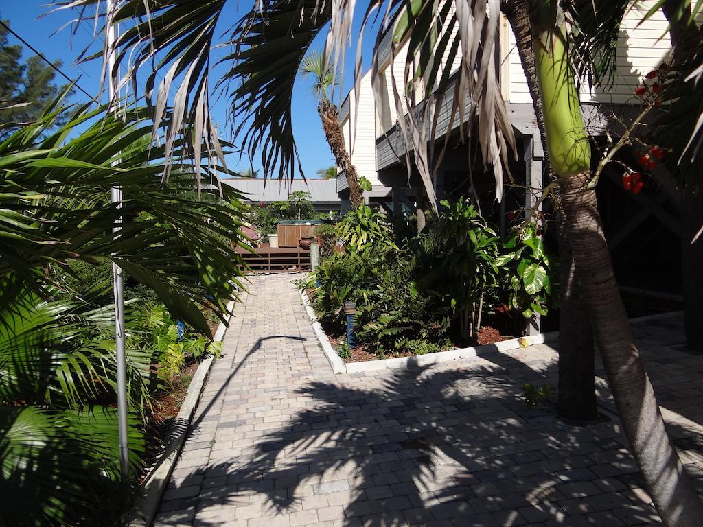 Bird's Nest Vacation Apartment *