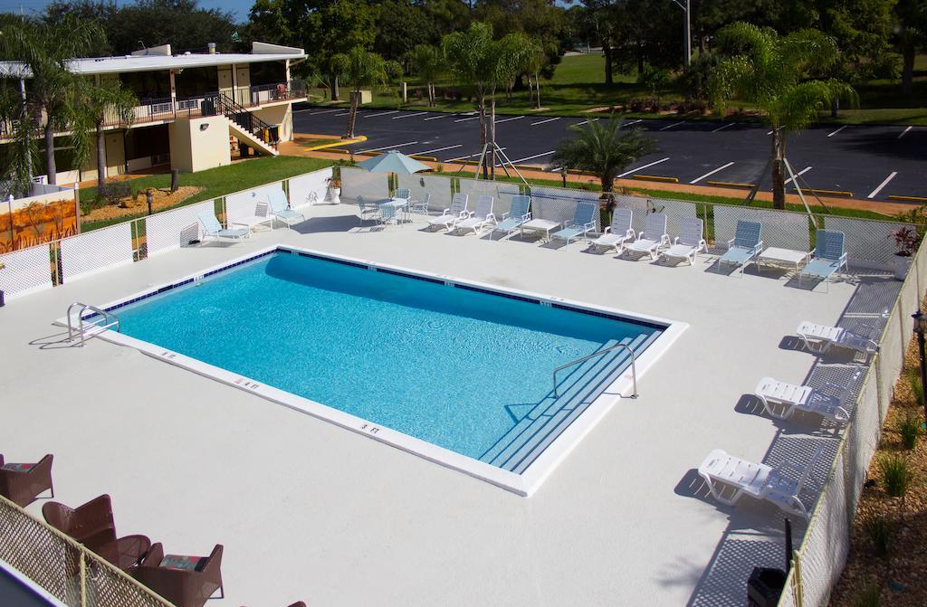 Hotel At - Pierce 3*