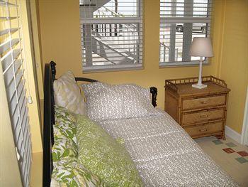 Inn Havana St. Pete Beach