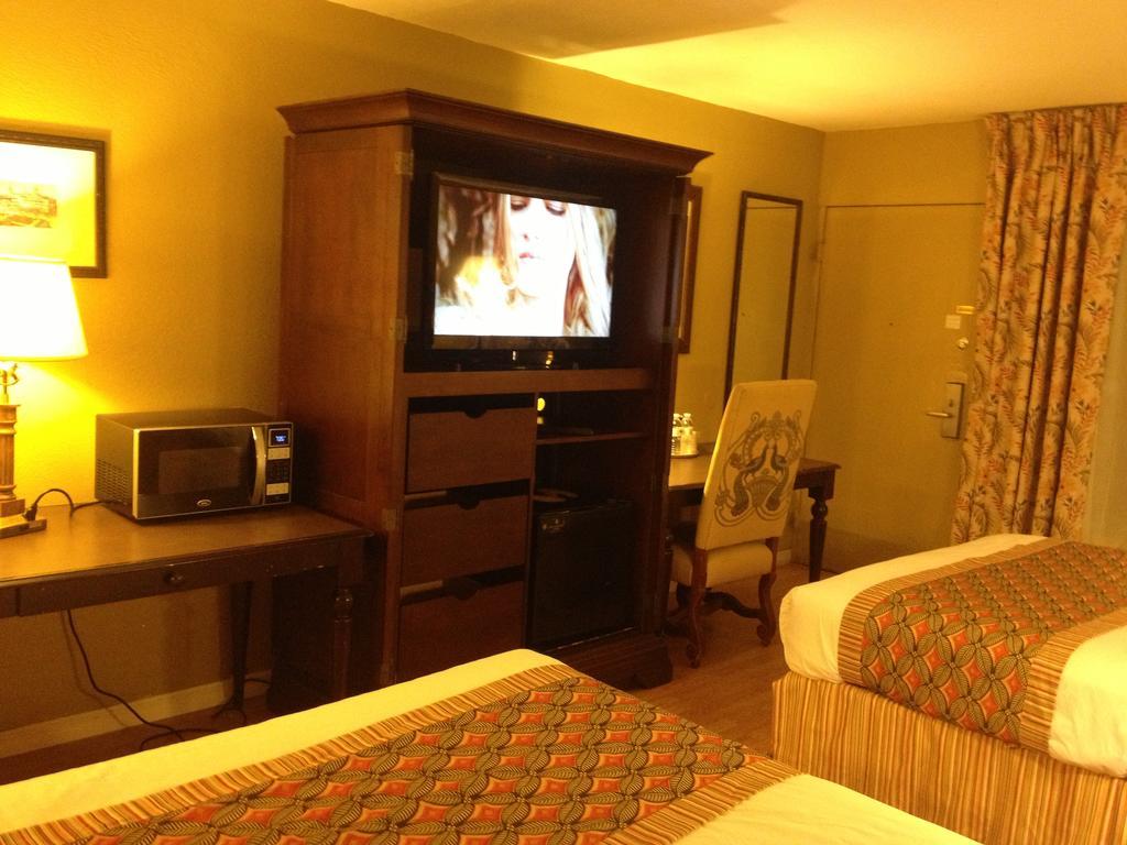 Monroe's On The & Banquet Hall