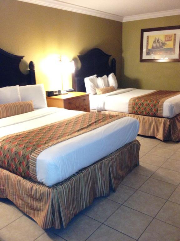 Hotel Monroe's On The & Banquet Hall 2*