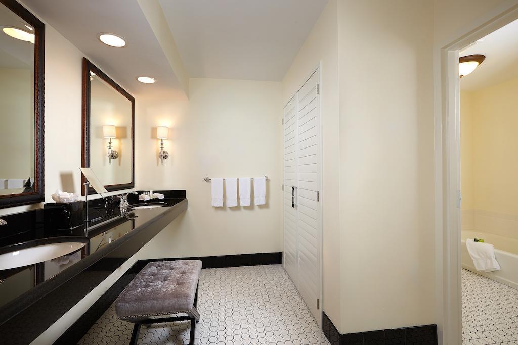 Hotel At Pelican Bay Naples