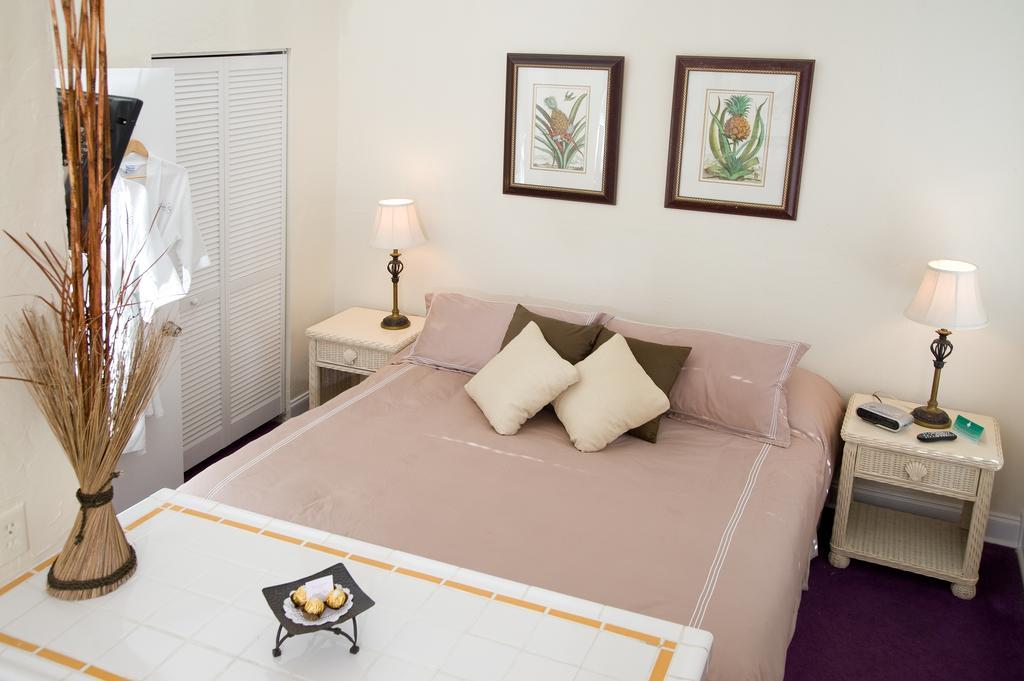 Villa Conch Key Cottages *