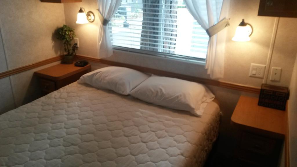 Lodge Road Runner Travel - Caravan Park