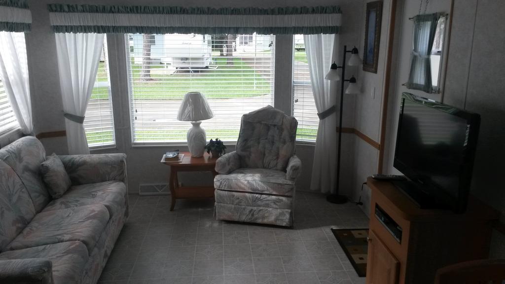 Lodge Road Runner Travel - Caravan Park *