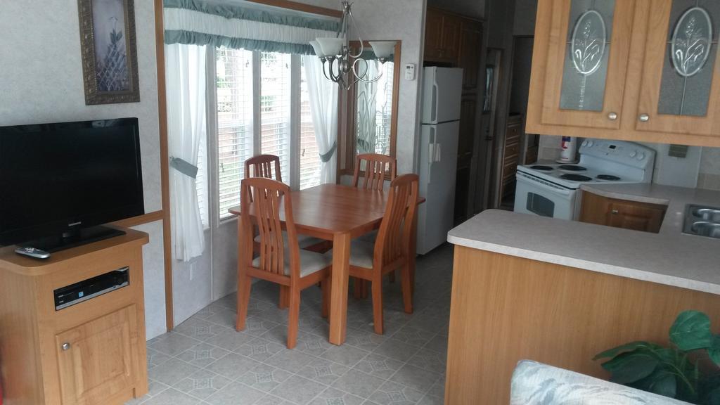 Lodge Road Runner Travel - Caravan Park