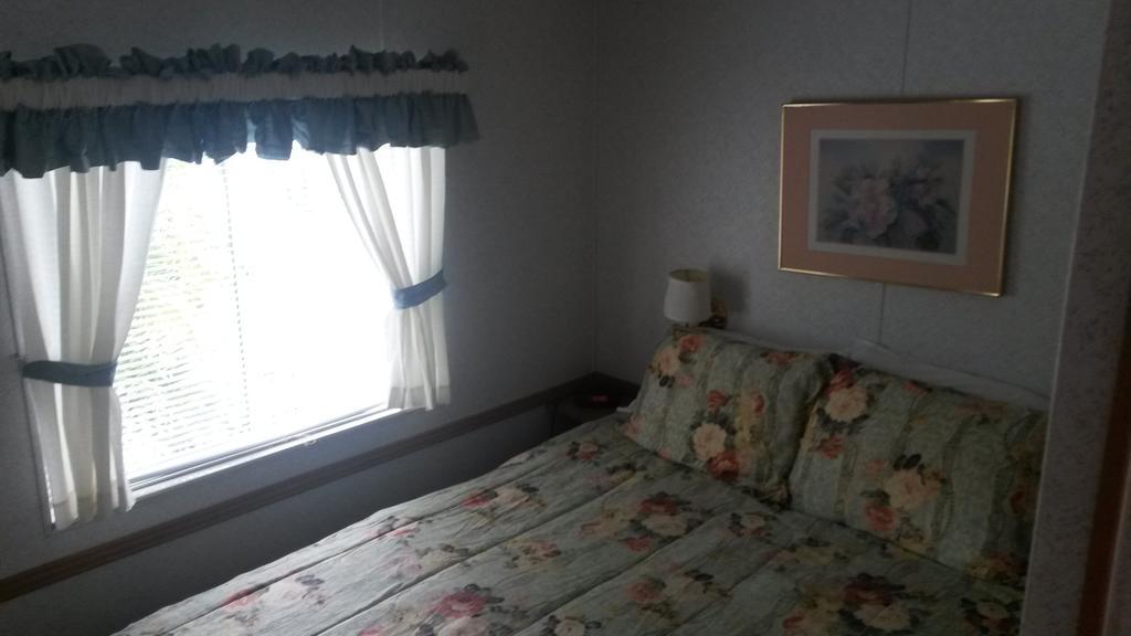 Lodge Road Runner Travel - Caravan Park