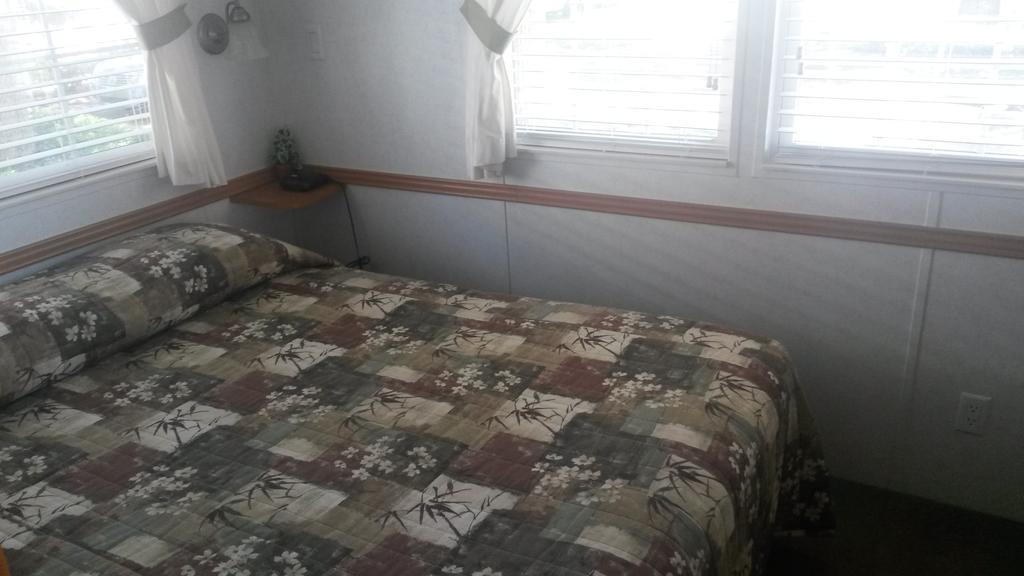 Lodge Road Runner Travel - Caravan Park *