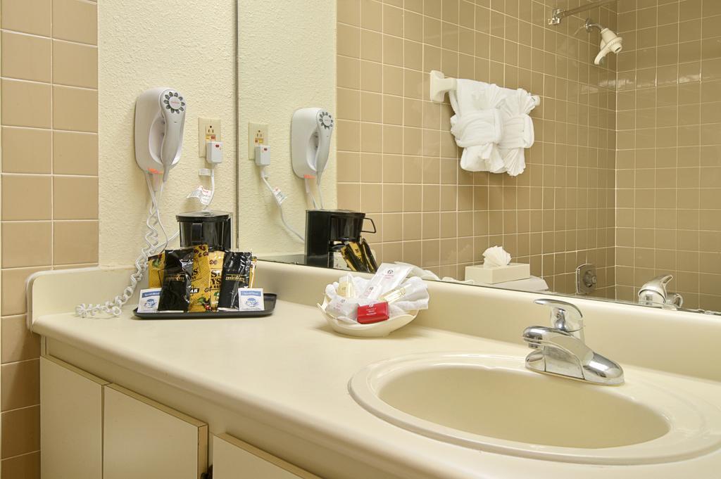 Ramada Maingate West