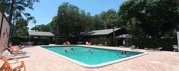 Lodge Road Runner Travel - Caravan Park Fort Pierce