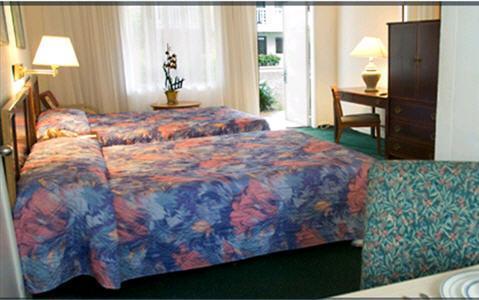 Travelodge Monaco Sunny Isles Beach