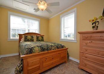 Hotel Vacation Homes By Rmi Oriole Beach