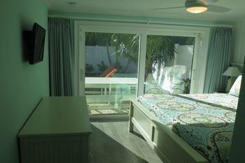 Hotel Lizzie Lu's Island Retreat