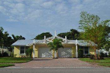 Hotel Lizzie Lu's Island Retreat 3*