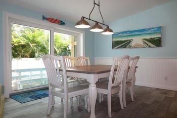 Hotel Lizzie Lu's Island Retreat