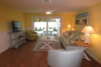 Hotel Lizzie Lu's Island Retreat