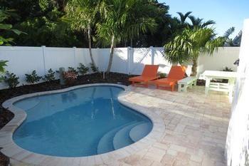 Hotel Lizzie Lu's Island Retreat