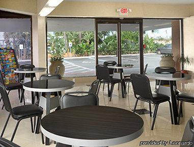 Inn Quality Daytona Oceanfront 2*