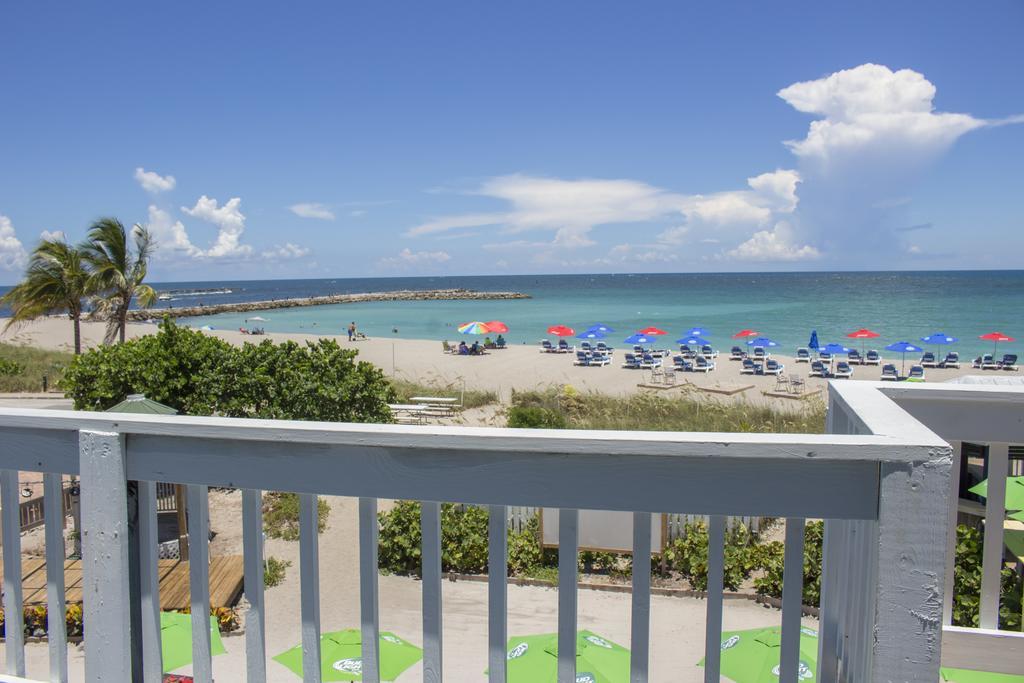 Resort Rhumcay Beach And Grille