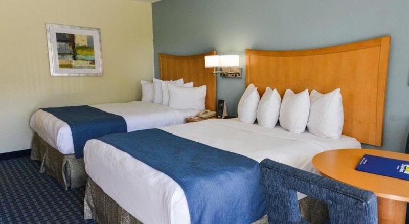 Hotel Days By Wyndham Cruiseport West At I-95/524 2*