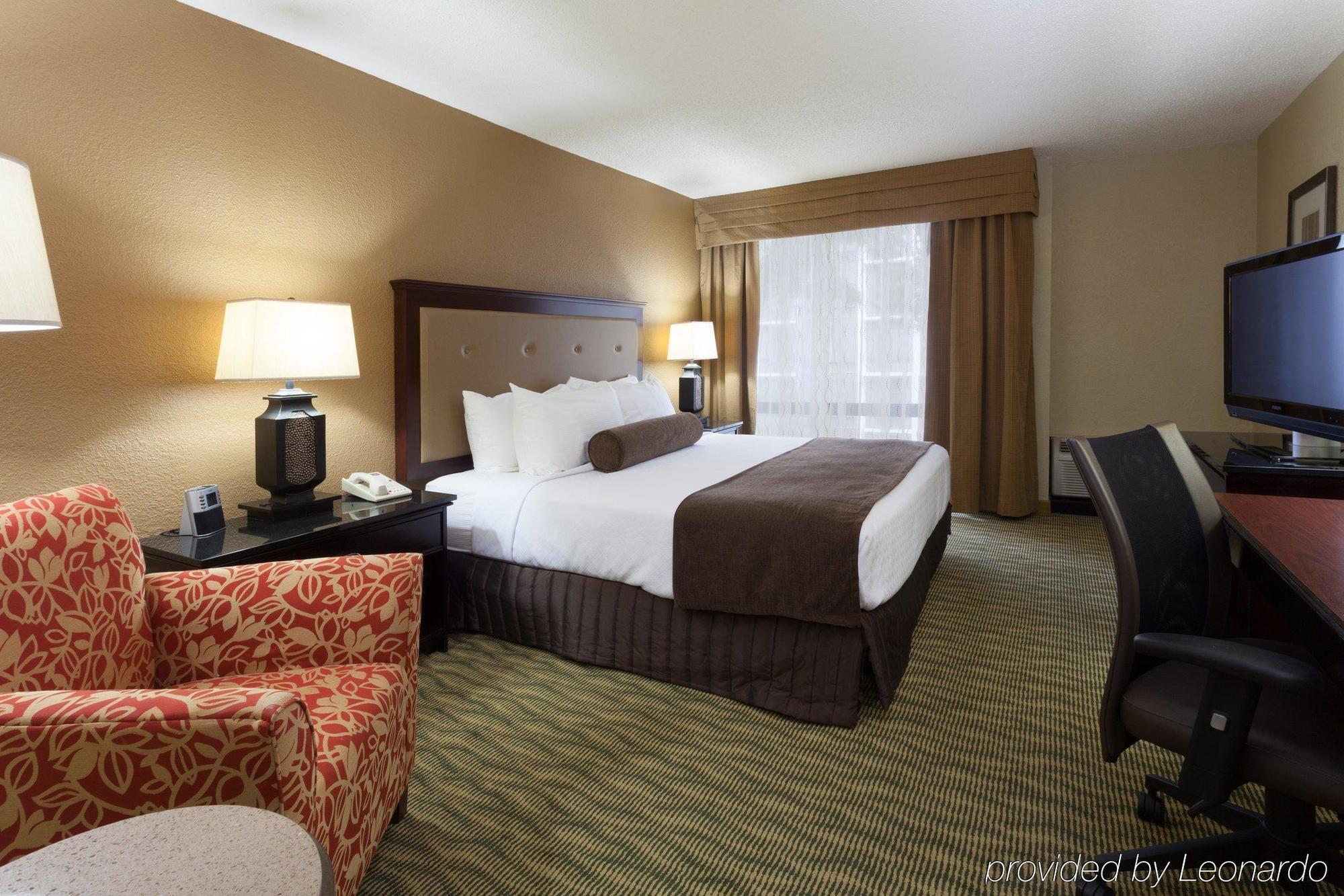 Hotel Express & Airport By Ihg 3*