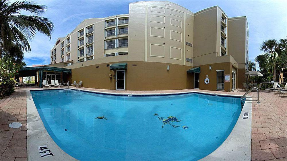 Hotel Hampton & Lauderdale Airport 3*
