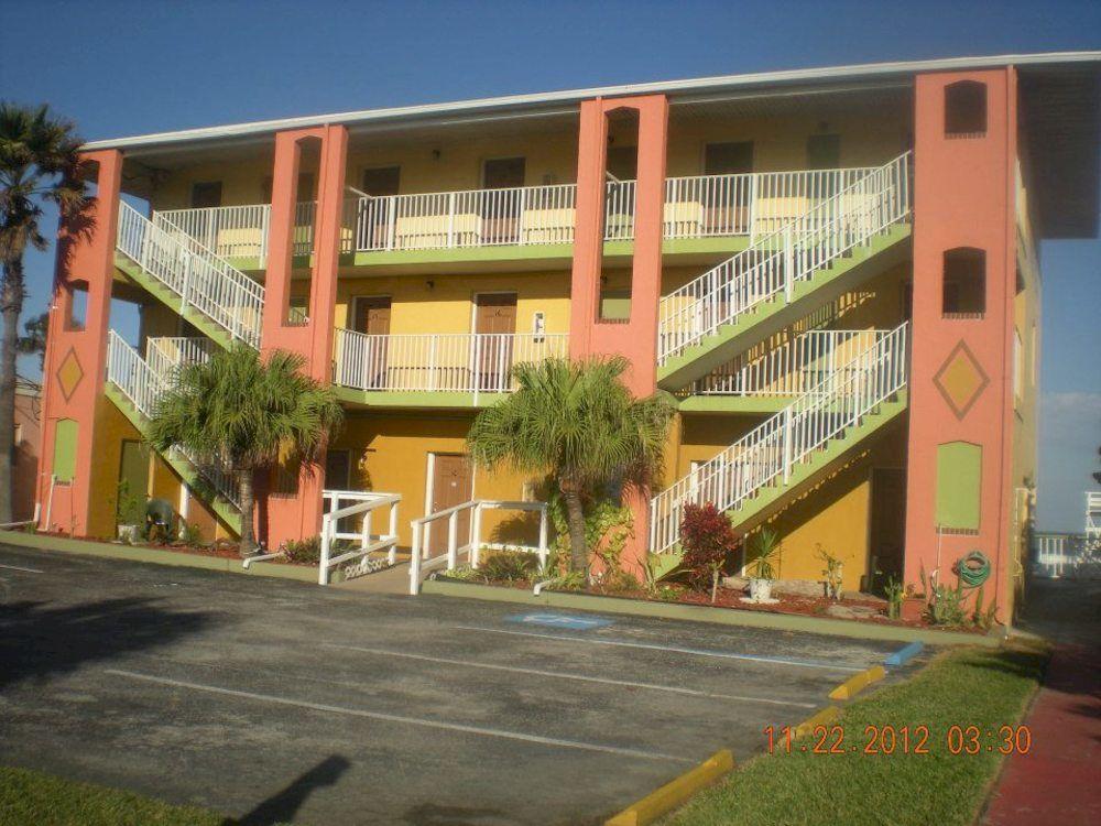 Motel Beach House