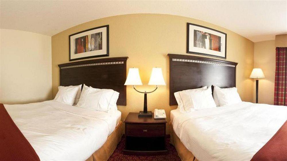 Express & By Ihg Clewiston