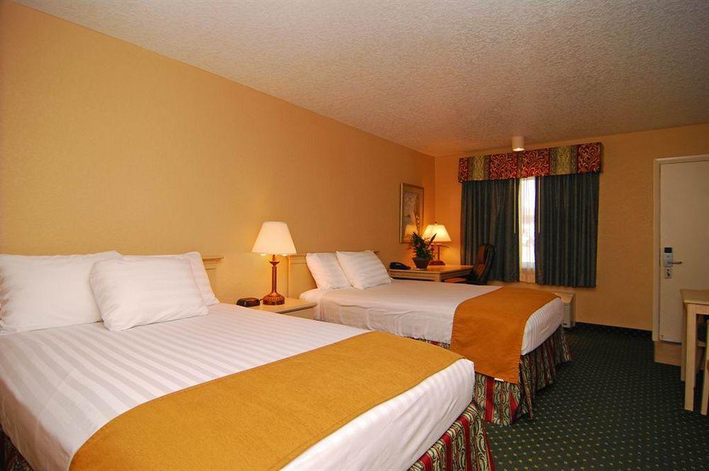 Western Space Shuttle 3* Titusville