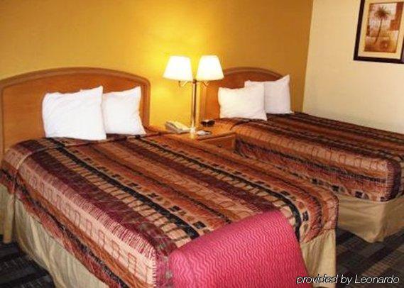 Jax Airport Lodge *