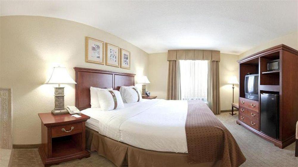 & By Ihg 4*