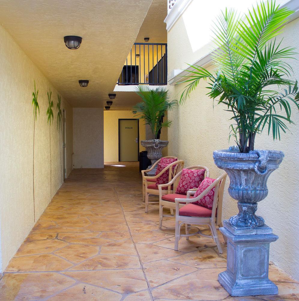 At - Pierce Hotel 3*
