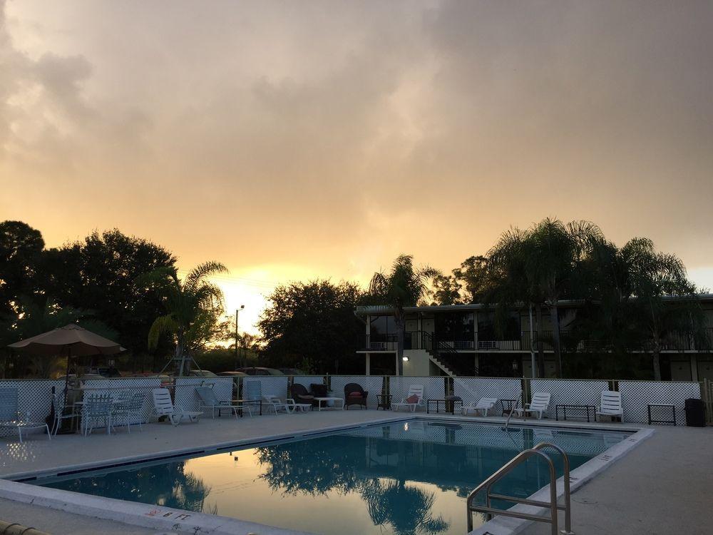 At - Pierce Hotel Fort Pierce