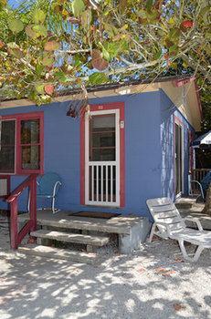 Rolling Waves Beach Cottages Hotel 3*