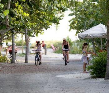 Rolling Waves Beach Cottages Hotel 3*